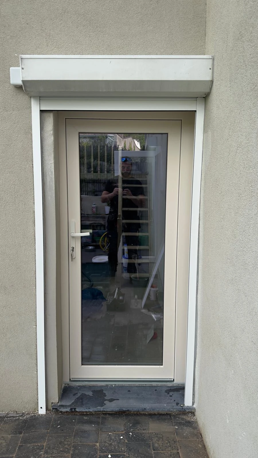 Chantier complet — fenêtre transformée en porte d'entrée, volet adapté